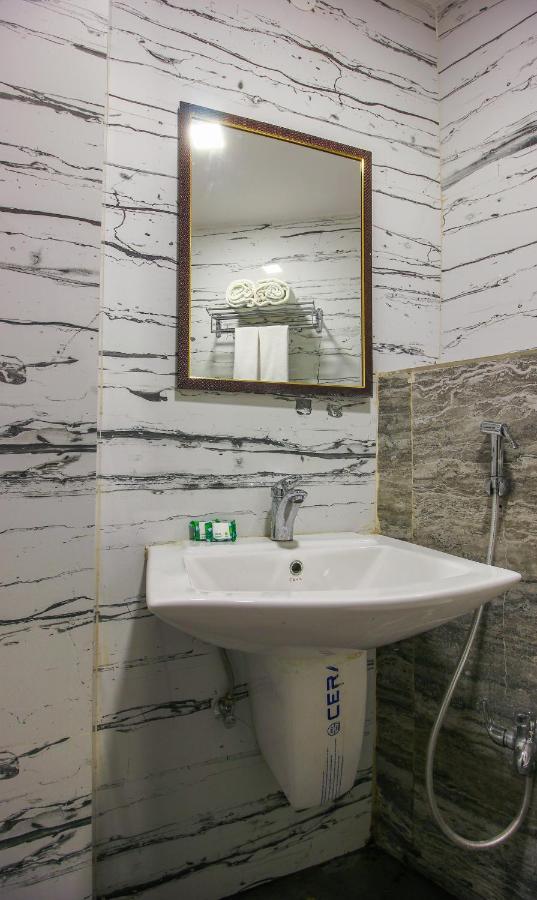 Treebo Address Inn, Banjara Hills Hyderabad Exterior foto