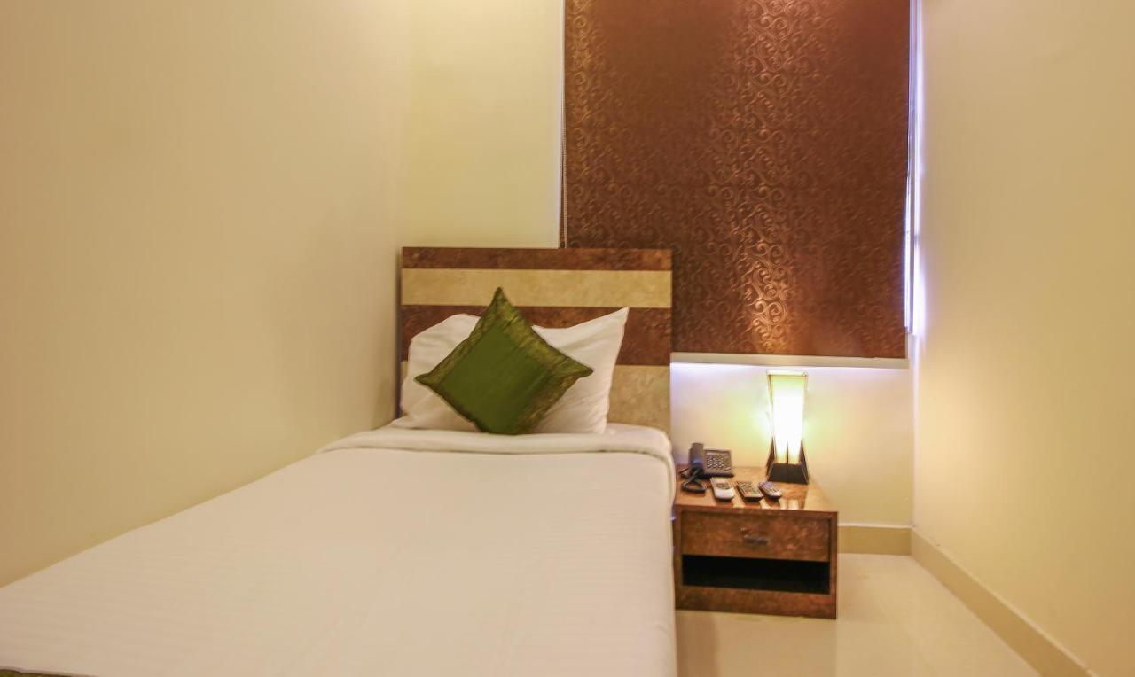 Treebo Address Inn, Banjara Hills Hyderabad Exterior foto