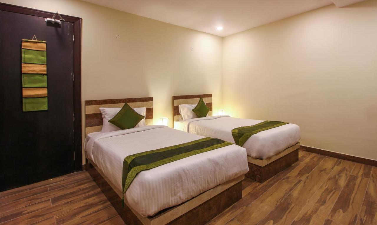 Treebo Address Inn, Banjara Hills Hyderabad Exterior foto